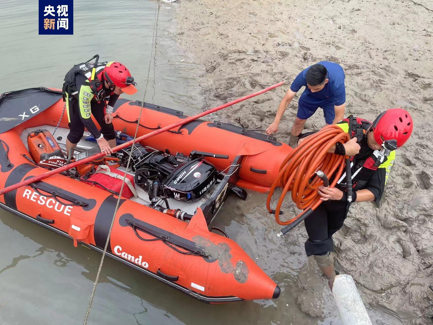 现场直击丨宁波奉化翻船事故救援持续更多救援设备送往事发地点