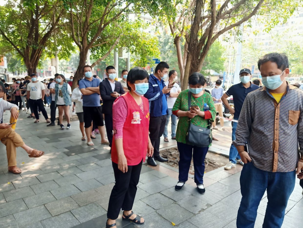 海口六旬社区防疫志愿者钟香蓉愿意为织牢织密社区防控网络铜墙铁壁做