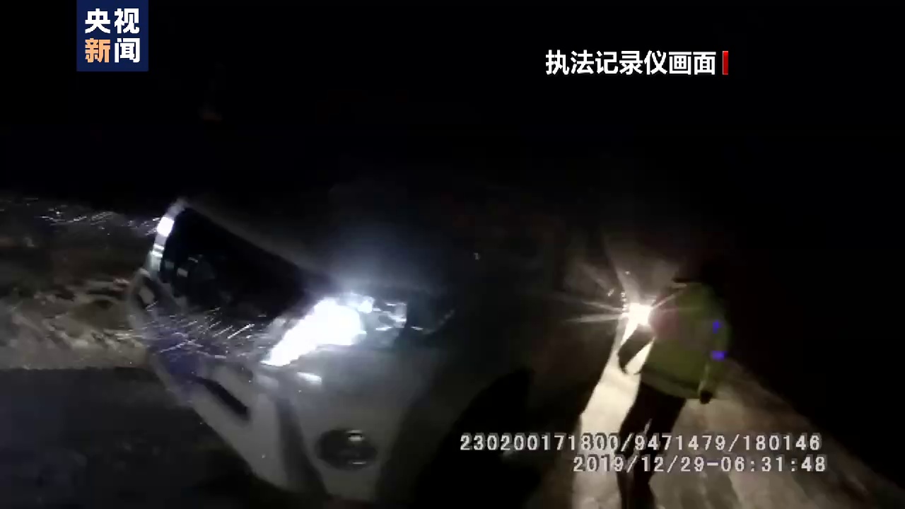 恶劣 海口 霸王女乘客 拒付车费并辱骂拉扯公交司机分钟 丨海上夜闻