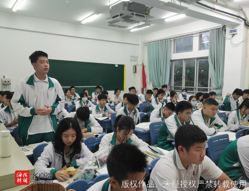 最近很火的海南中学老师 watermark,image_c3R5bGUvd2F0ZXI0LnBuZz94LW9zcy1wcm9jZXNzPWltYWdlL3Jlc2l6ZSxQXzUw,g_se