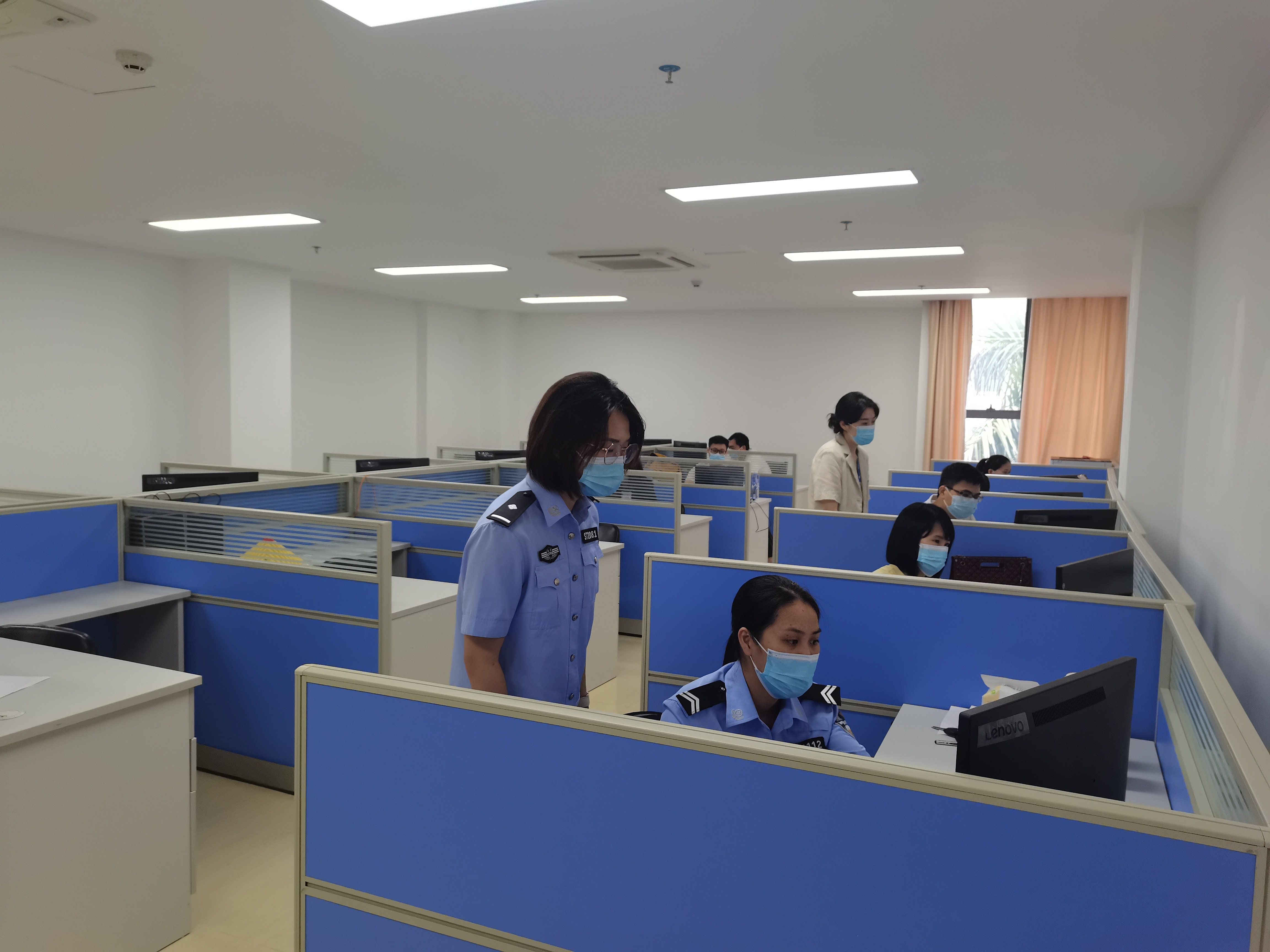 儋州警方坚决贯彻"疫情当前,警察在前"防控理念