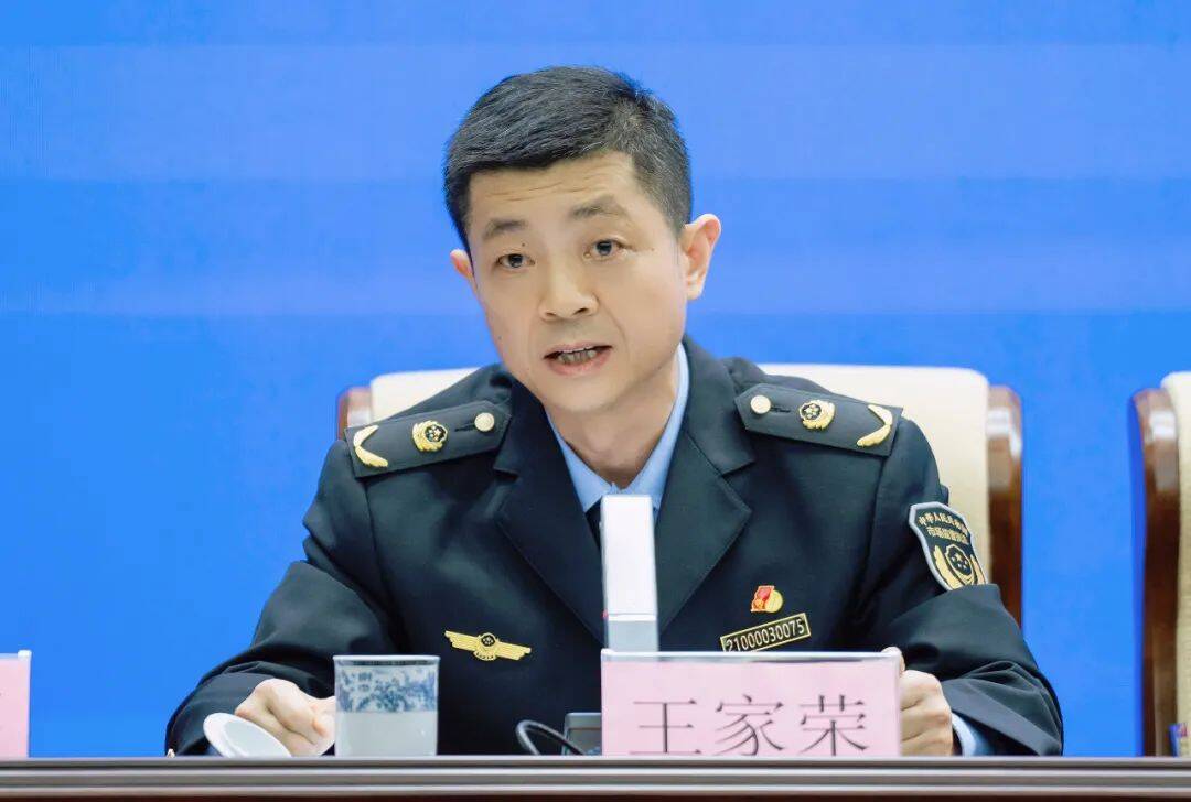 在发布会上,海南省市场监督管理局二级巡视员王家荣