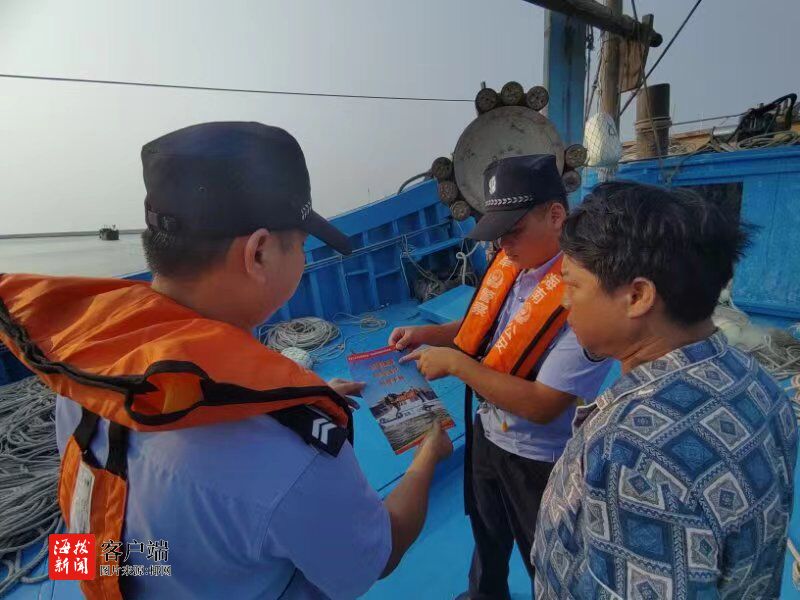 海南省公安厅海岸警察总队第六支队拉紧“护航模式”守护“五一”平安