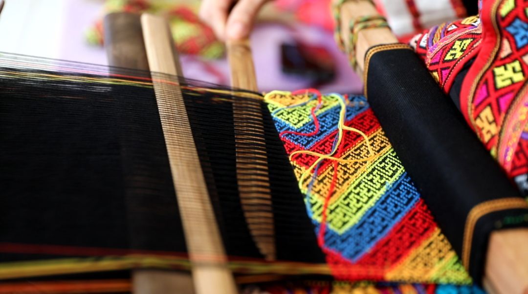 此次培训班邀请五指山市第一批乡村工匠名师,黎族传统纺染织绣代表