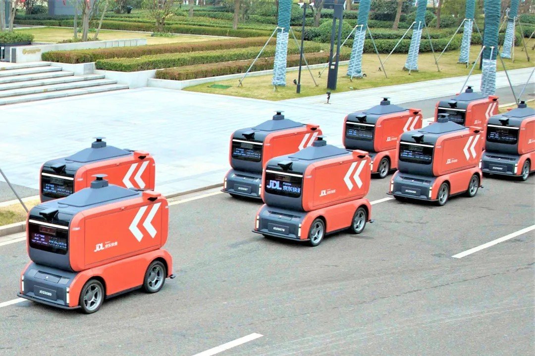 京东物流提前储备了丰富的公路,铁路与航空,以及无人车,无人机等运配