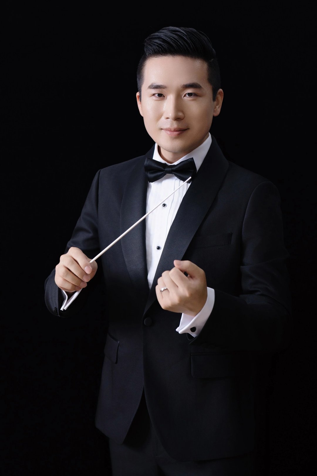 中国音乐家李梳曈在纽约路边换胎时被撞身亡，年仅35岁