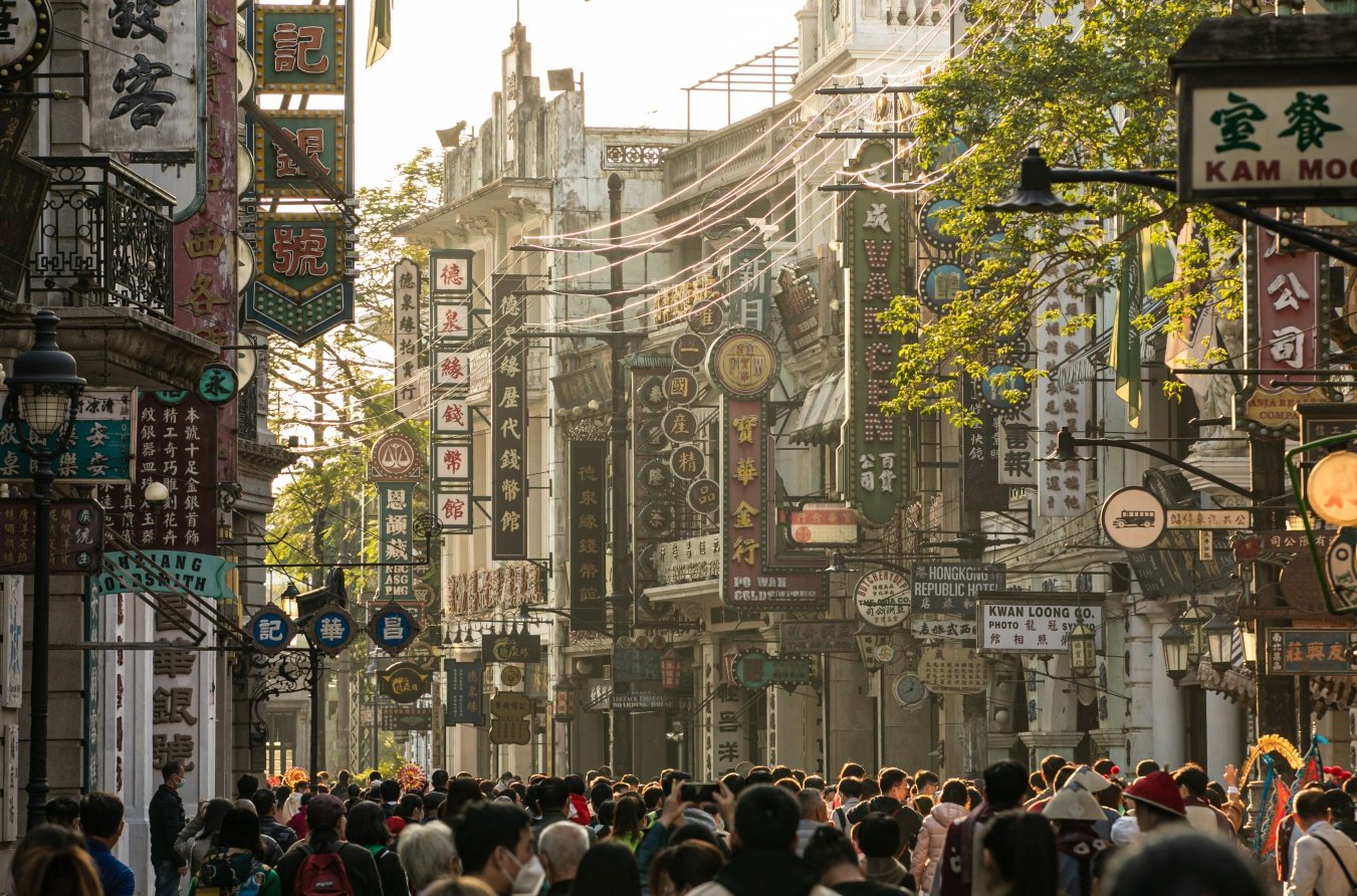 琼海市民5折畅玩! 观澜湖华谊冯小刚电影公社再度启动“城市