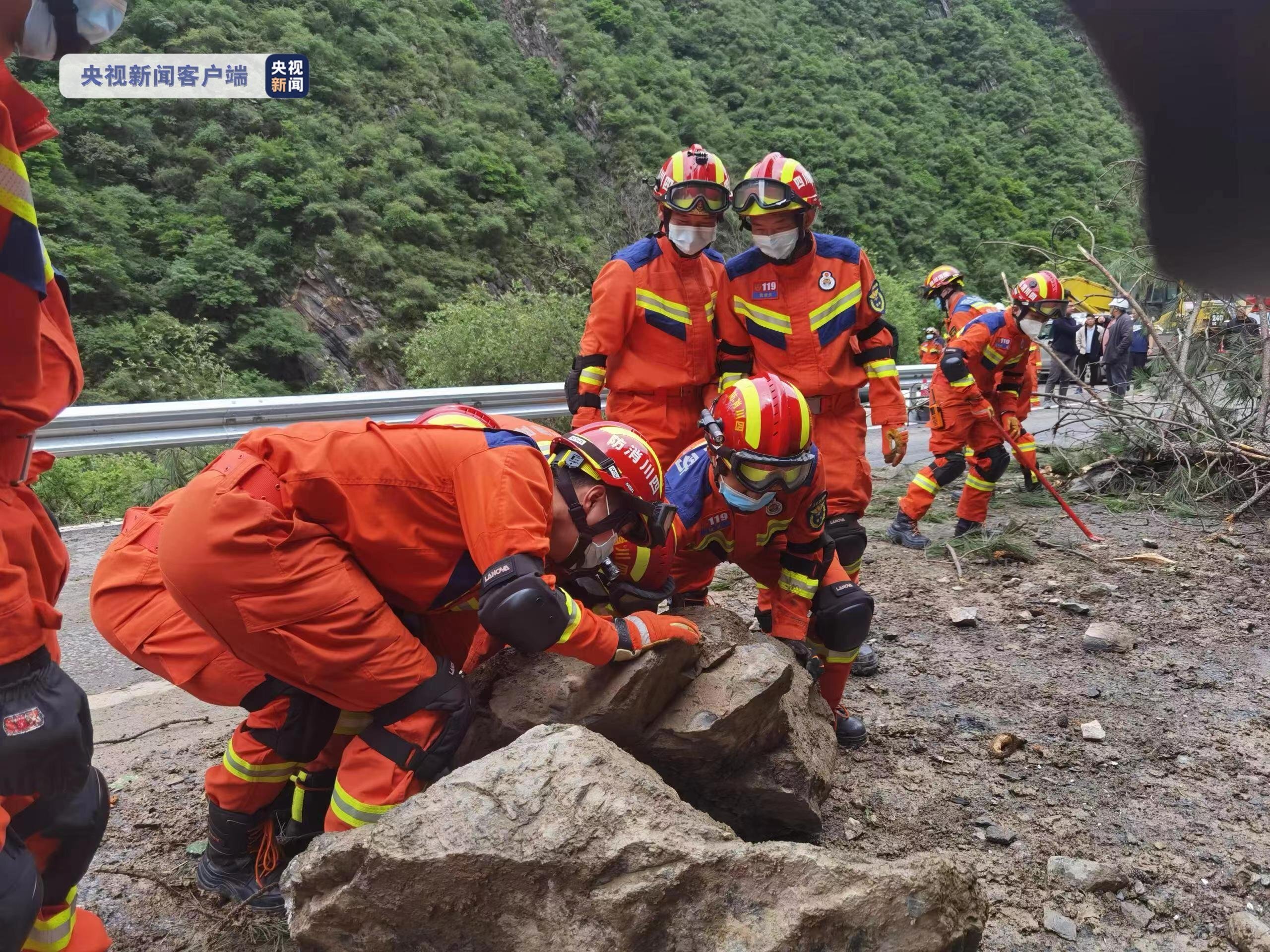 4·10四川炉霍地震图片