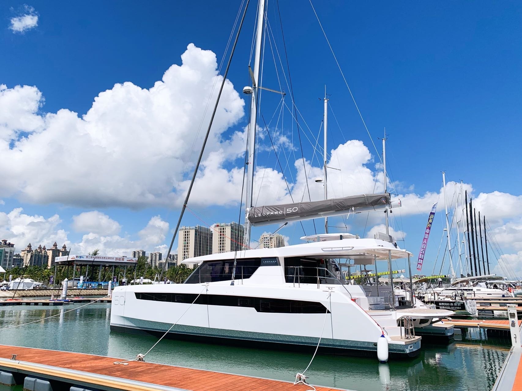 总面积18万平方米超200艘船艇第二届消博会游艇展26日晚启航