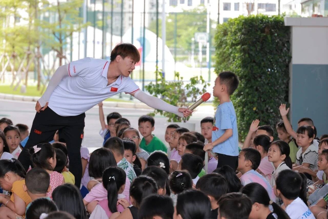 分别为三亚市第二小学,三亚市南海学校和三亚市第四中学凤凰校区,共