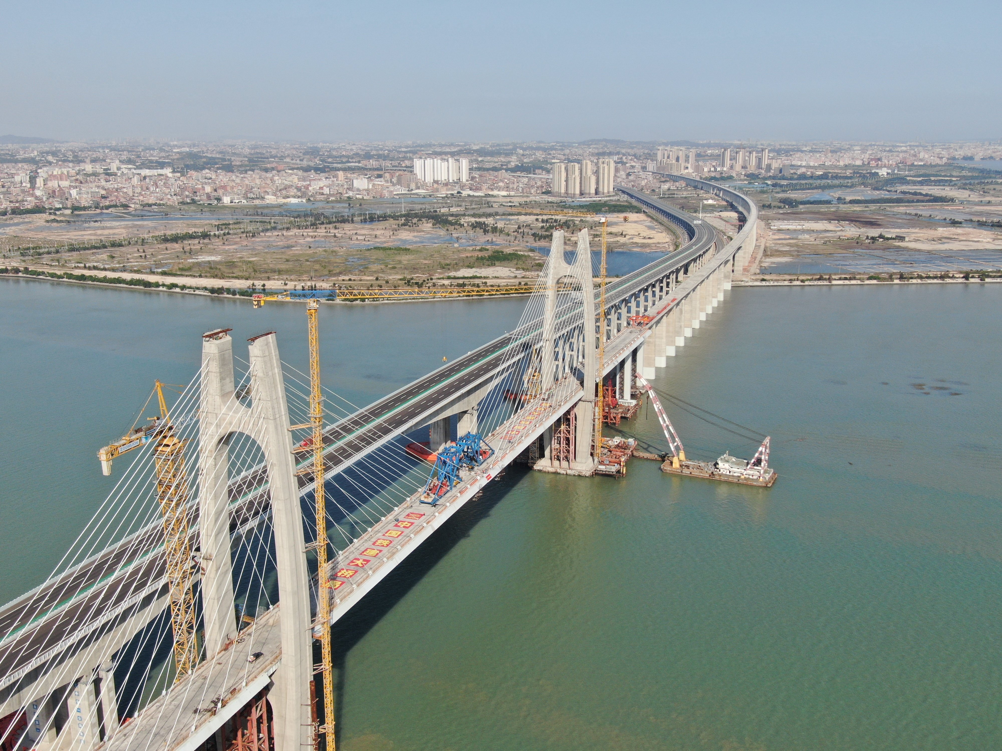 新建福厦铁路安海湾特大桥合龙中国高铁实现跨海不减速