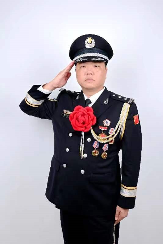 乐东黎族自治县公安局网警大队大队长陈斌门外汉组建铁军筑牢网络安全