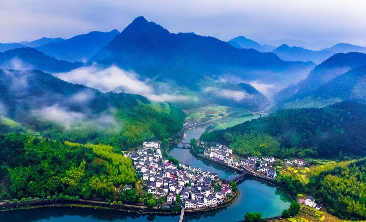 "绿色转化"取得阶段性成效>近年来,浙江省淳安县积极践行"绿水青山就