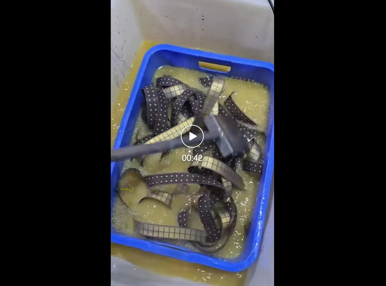 信吗？男子用SIM卡炼出191克黄金？