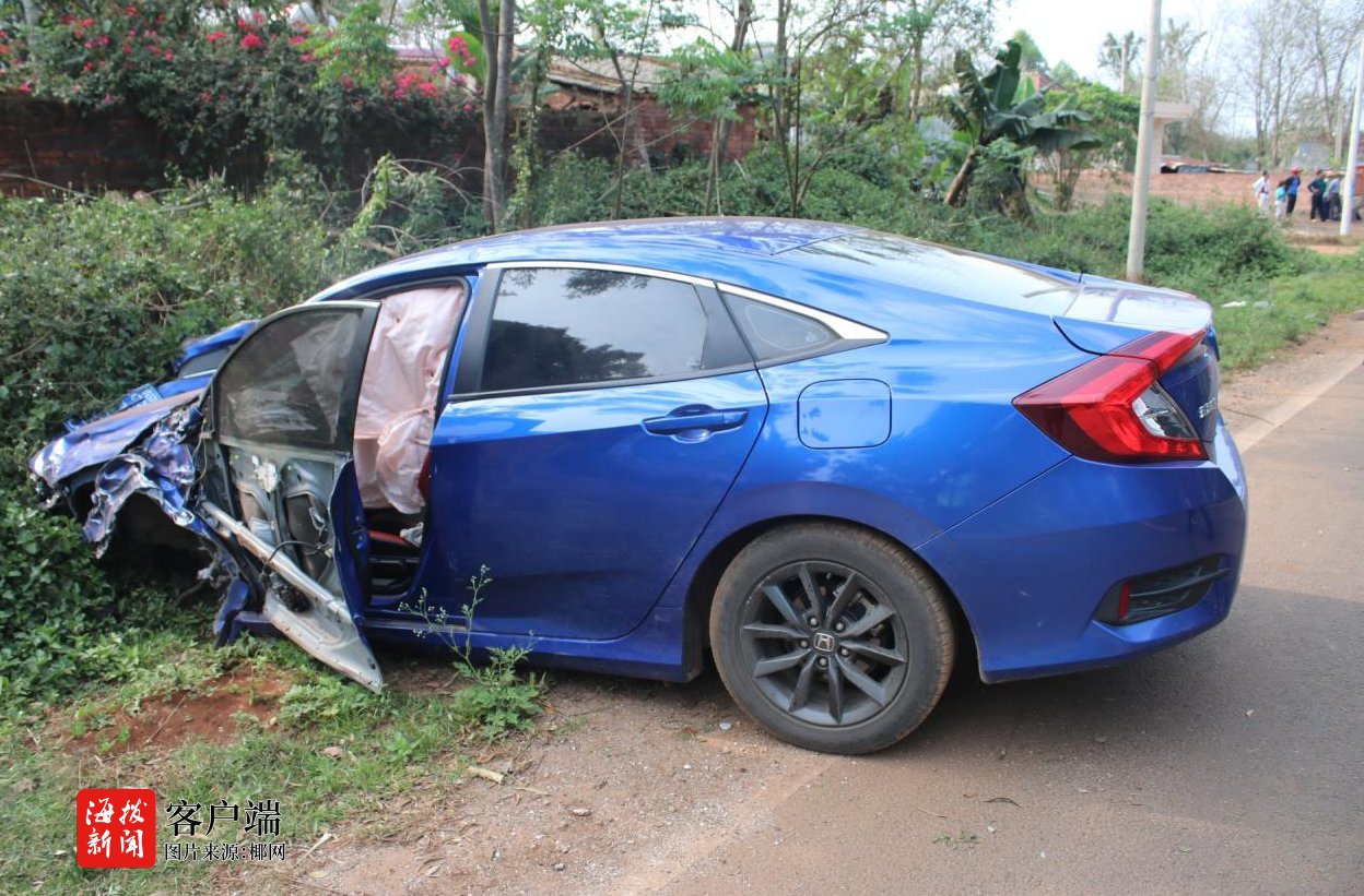事发临高 两辆车迎面相撞 致1死2伤 事发临高 两辆车迎面相撞 致1死2伤