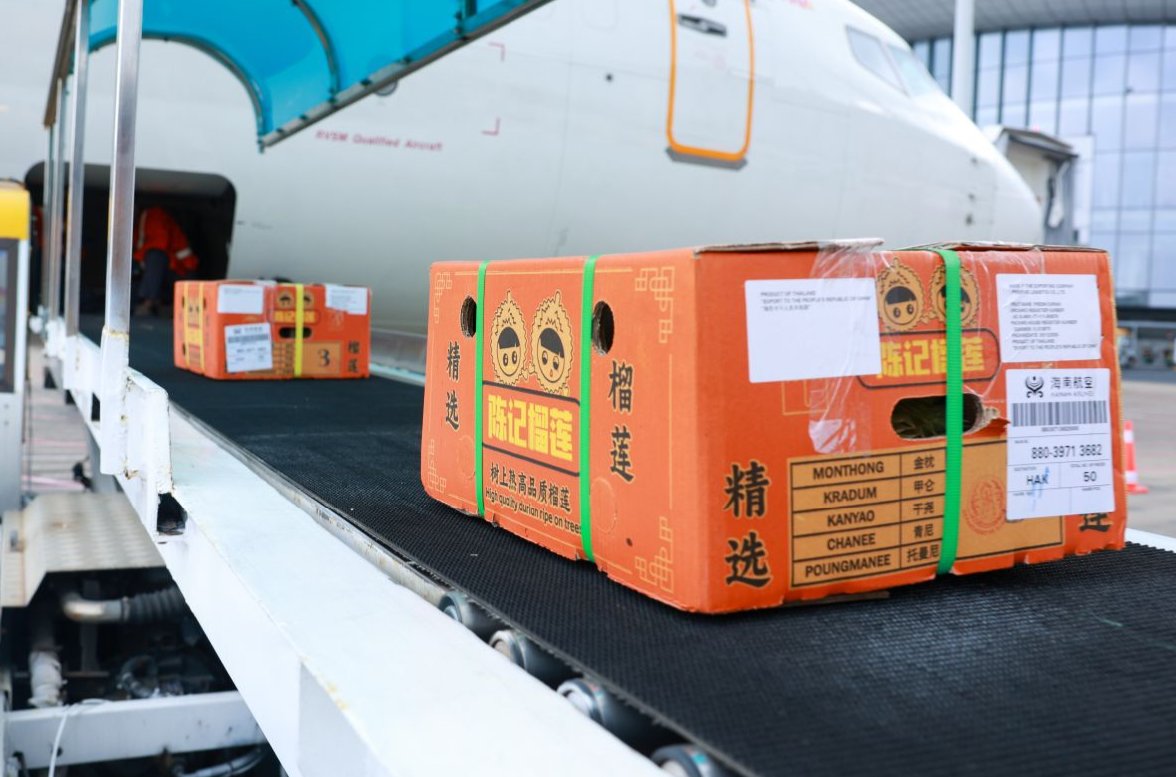 泰国榴莲“鲜”达自贸港！海口美兰机场进境水果指定监管场地首单业务落地(图2)