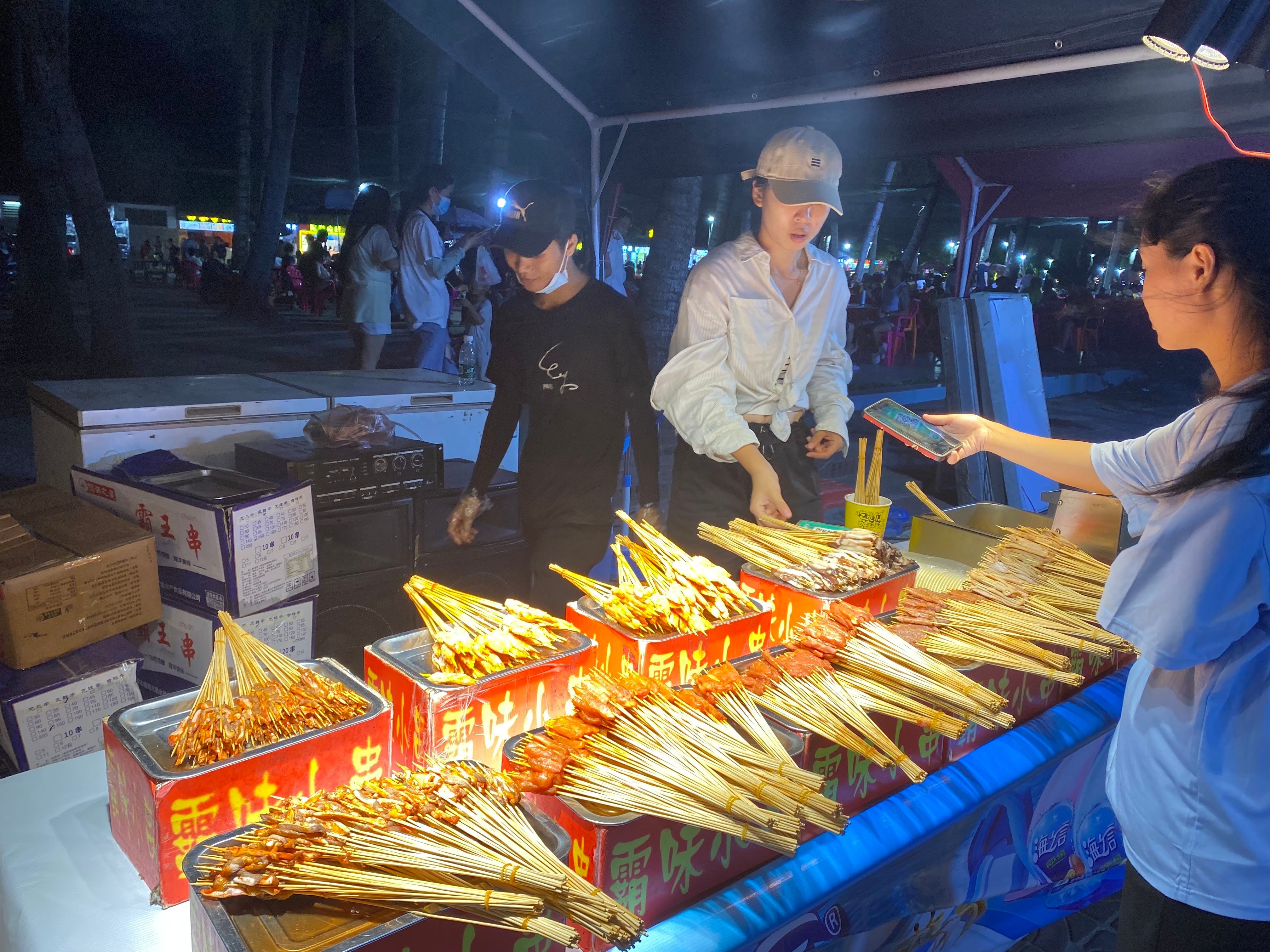 文昌高隆湾沙滩徒步大会暨首届沙滩音乐美食节活动开幕