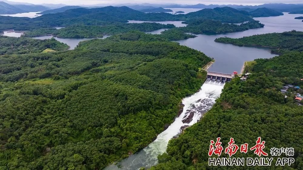 松涛水库开闸泄洪