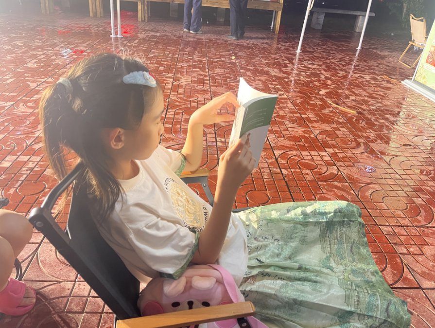 海南保亭：“露营夜读”浸润雨林诗意生活(图3)