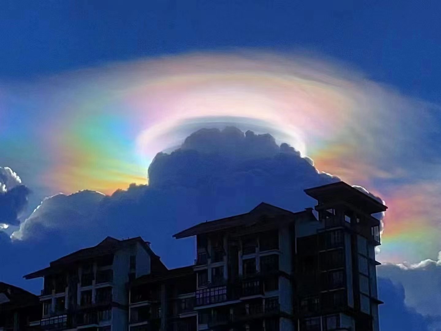 彩虹云朵图片真实照片图片