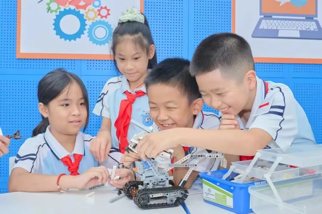 海口市中小学阶段《人工智能通识课程》试点工作正式启动
