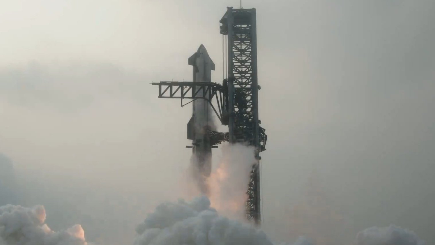 美国重型运载火箭"星舰"进行第四次轨道试飞