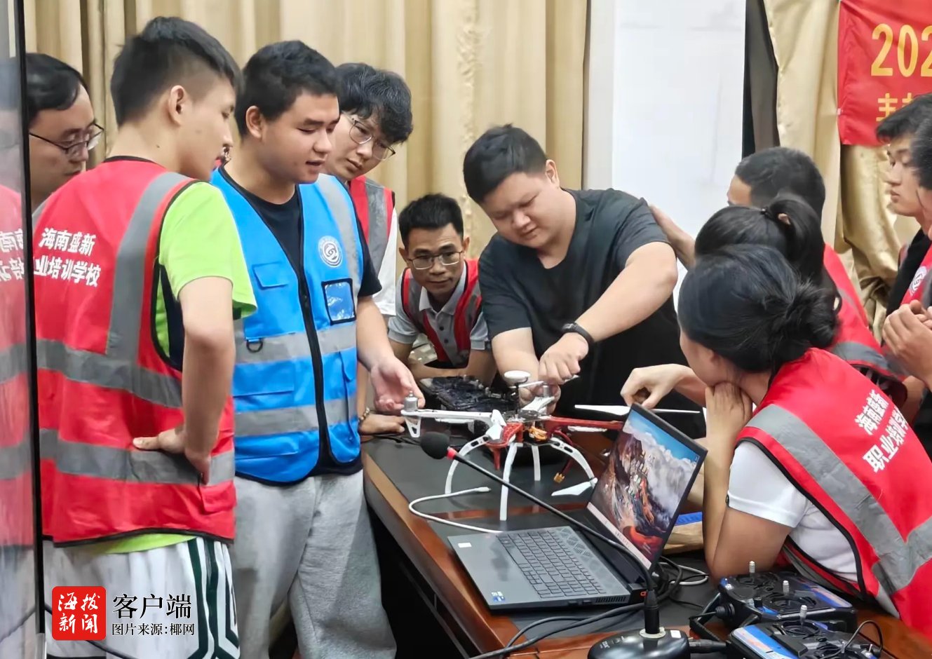 助力群众“飞”出就业新赛道!海口秀英区举办免费无人机专项技能培训(图2)
