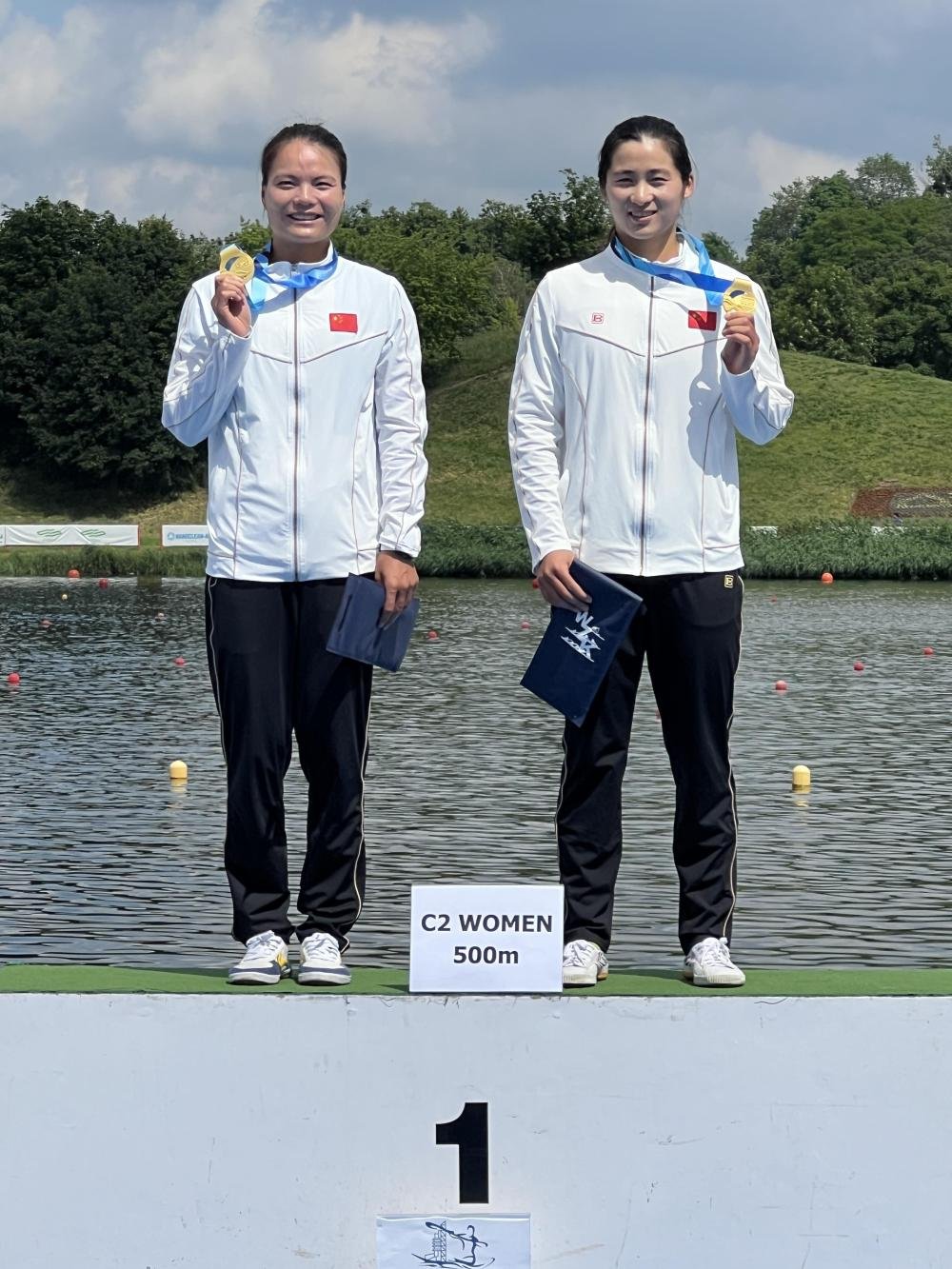 这是东京奥运会女子双人划艇500米项目冠军,中国选手徐诗晓/孙梦雅继