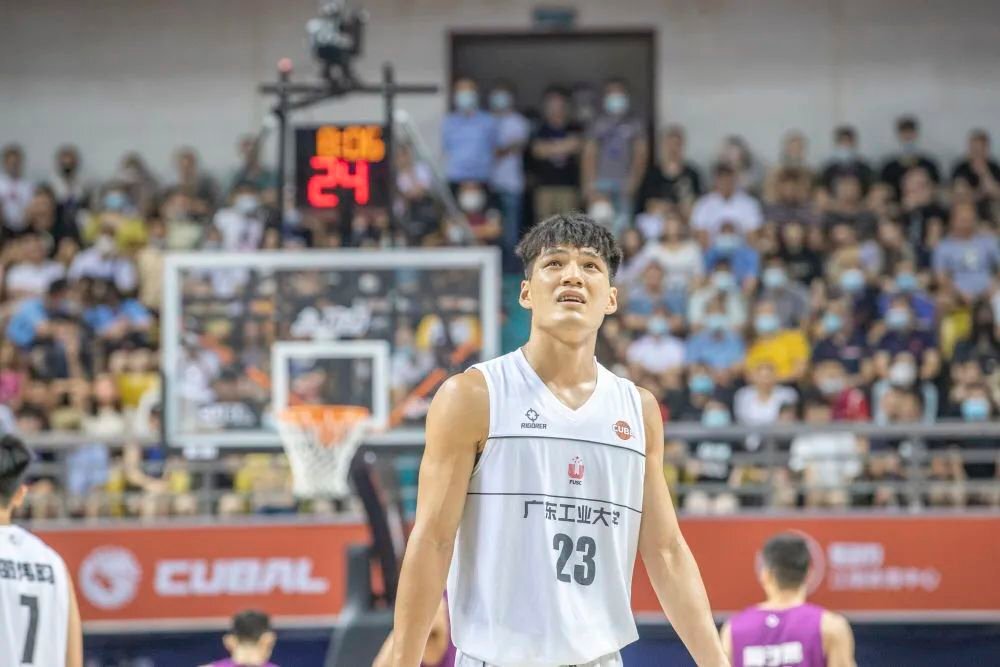 2022年7月31日,广东工业大学队球员陈国豪在比赛中被吹个人第五次犯规
