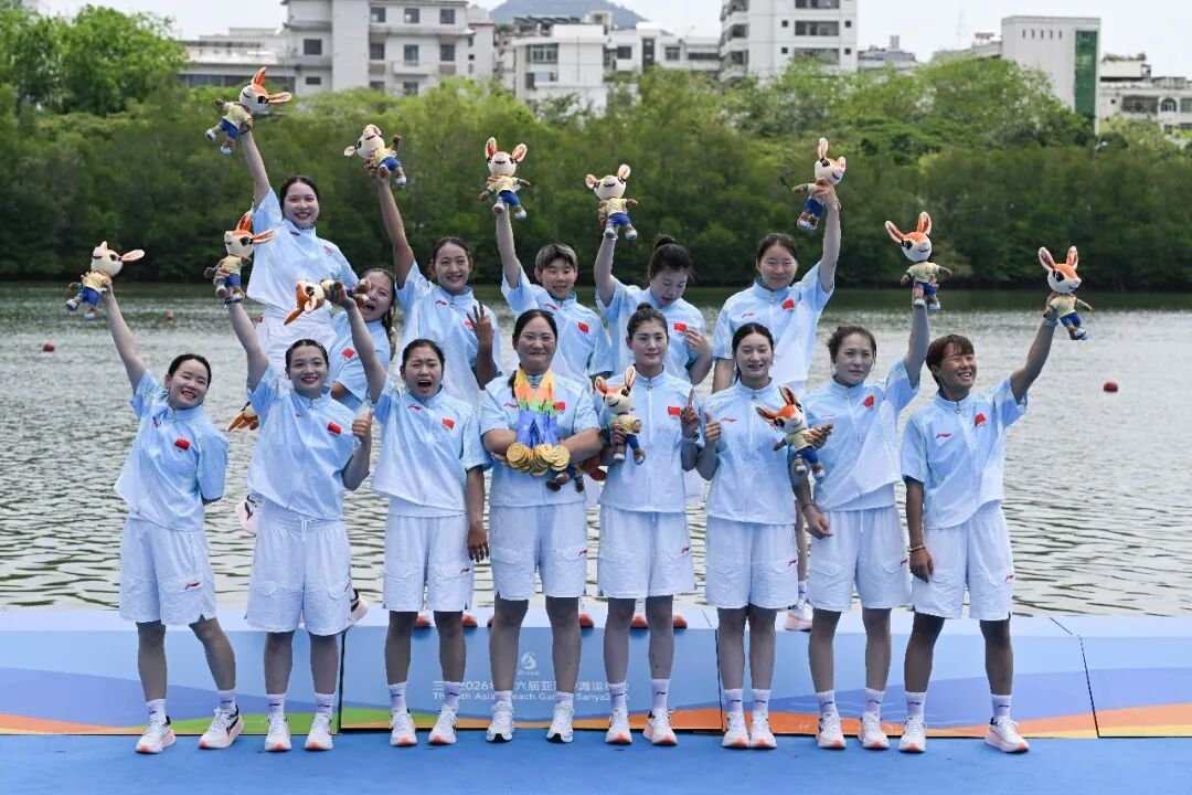 中国队包揽亚沙会龙舟女子组三项金牌(图1)