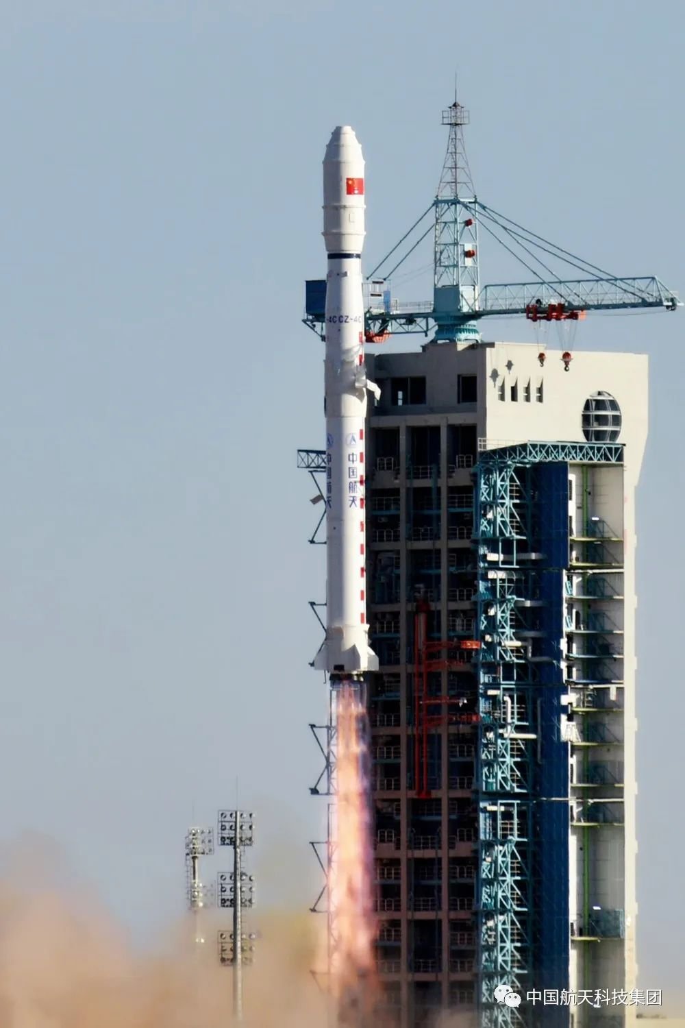 12月12日16时22分,长征四号丙运载火箭在酒泉卫星发射中心点火升空