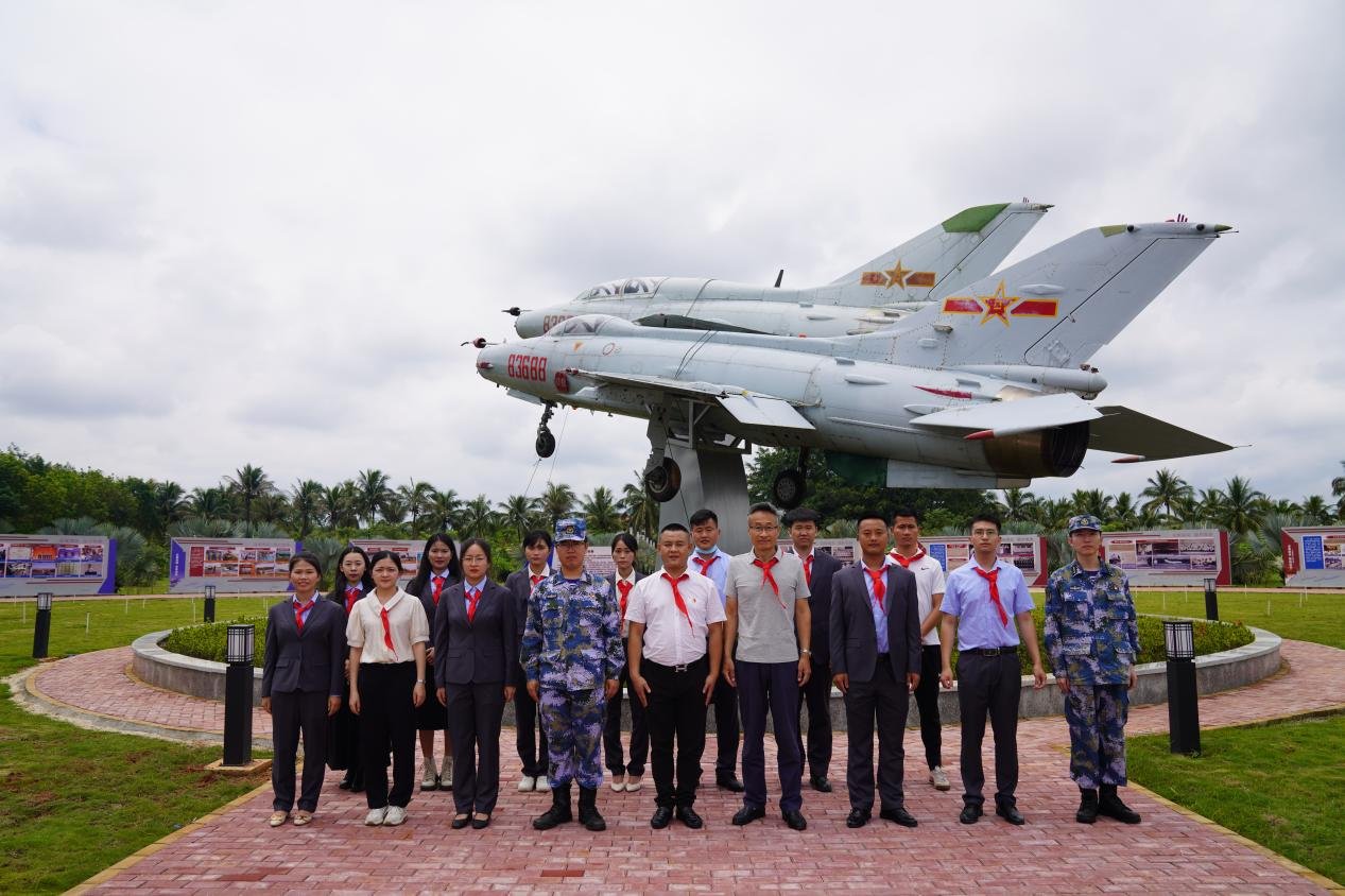 等阵地缅怀革命先烈据悉,临高县"少年军校"由团临高县委,92913部队