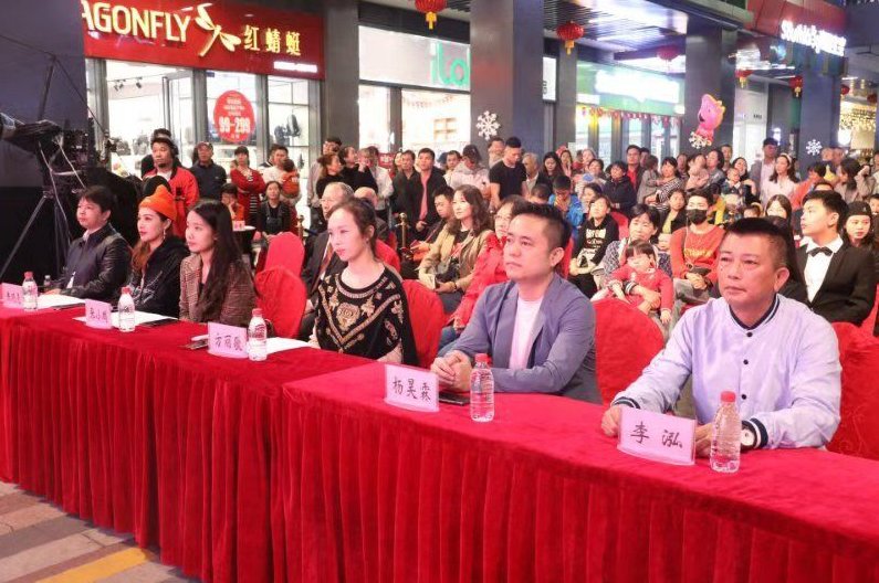 “革命文艺必须向着大众”