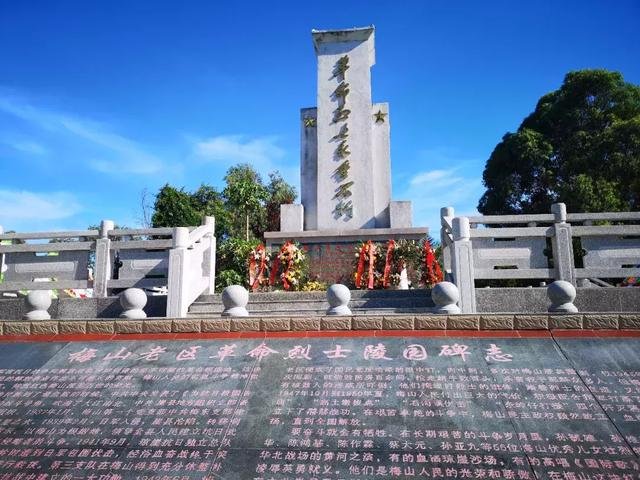 三亚崖州区梅山老区革命烈士陵园据了解,该陵园于1982年建立,坐南向北