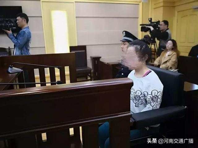 90后女生神操作!高买低卖迪士尼门票套现700