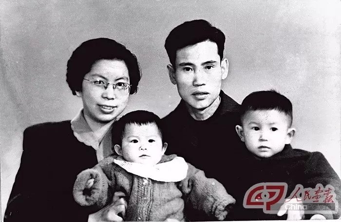 彭士禄任秦山二期核电站董事长时 提出了股份制 建立了董事会制度 还