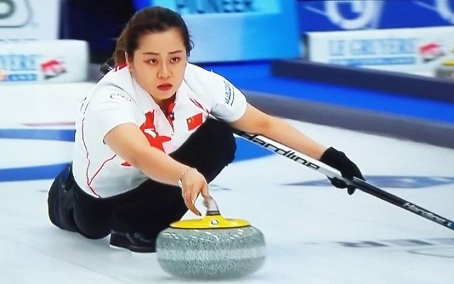 女子冰壶世锦赛:中国队首尝败绩 与俄罗斯并列