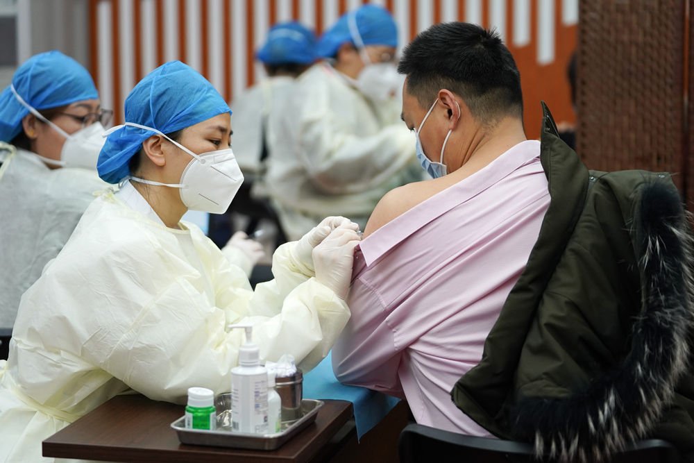 中国新冠疫苗怎么样?多国都在用,有人希望能"打个折"
