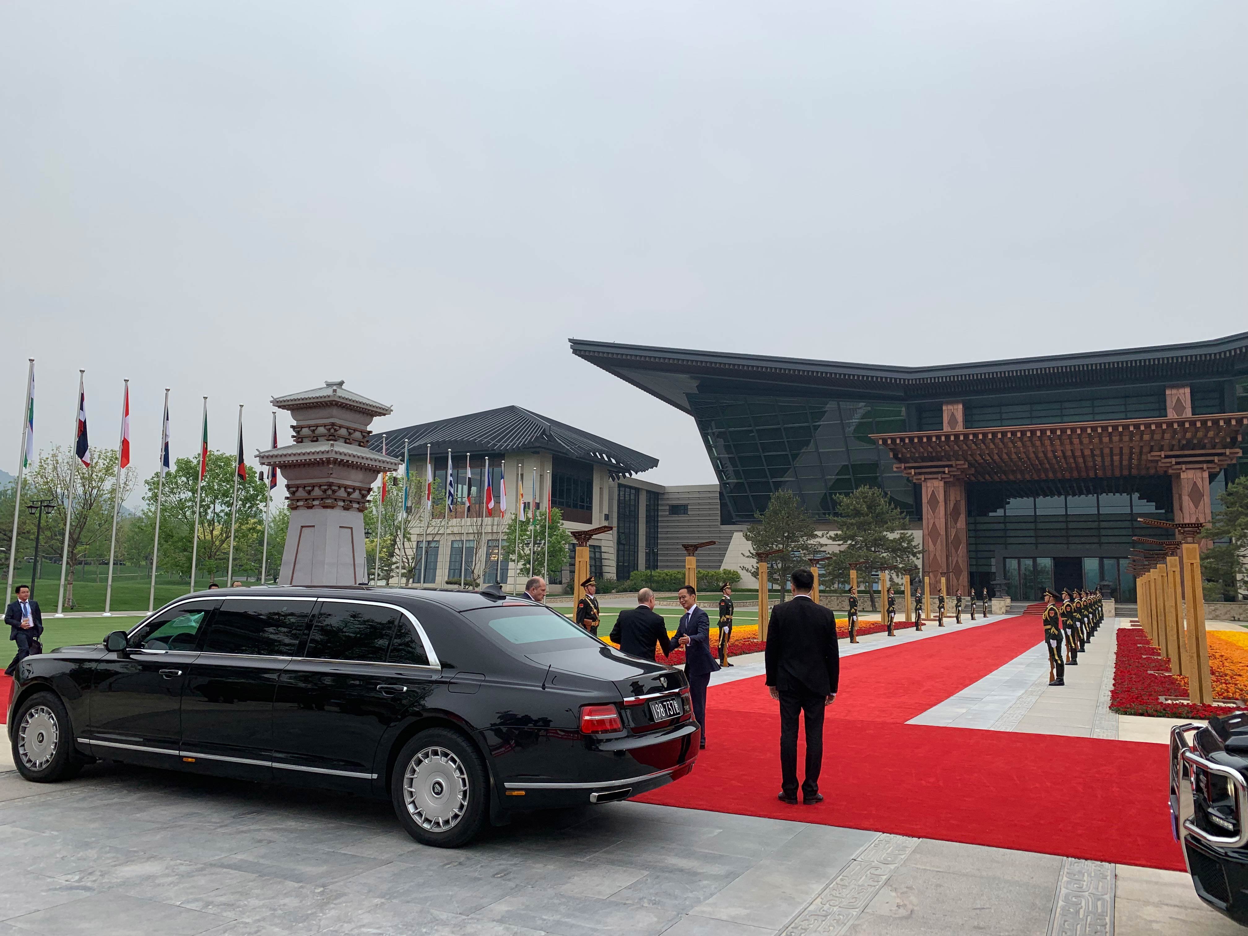 时政新闻眼丨习主席和39位外方领导人围桌共