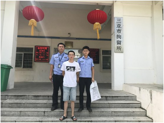 无证驾驶小车肇事后弃车逃逸 19岁小伙被三亚